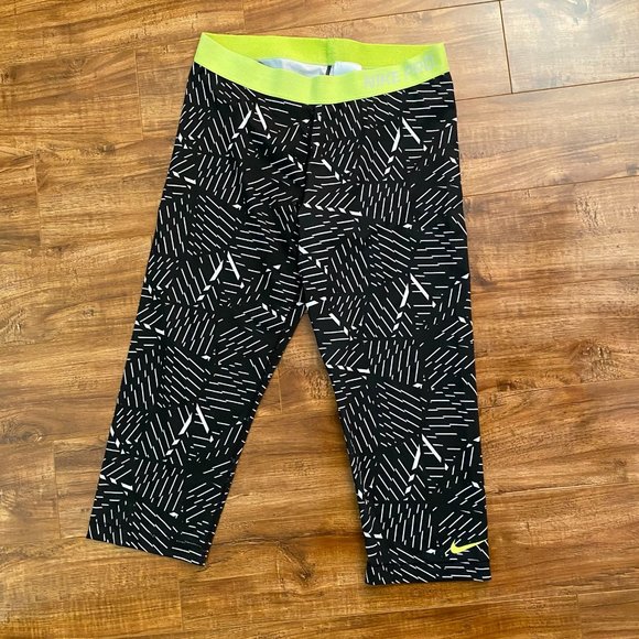 Nike Pants - Nike Pro Capri